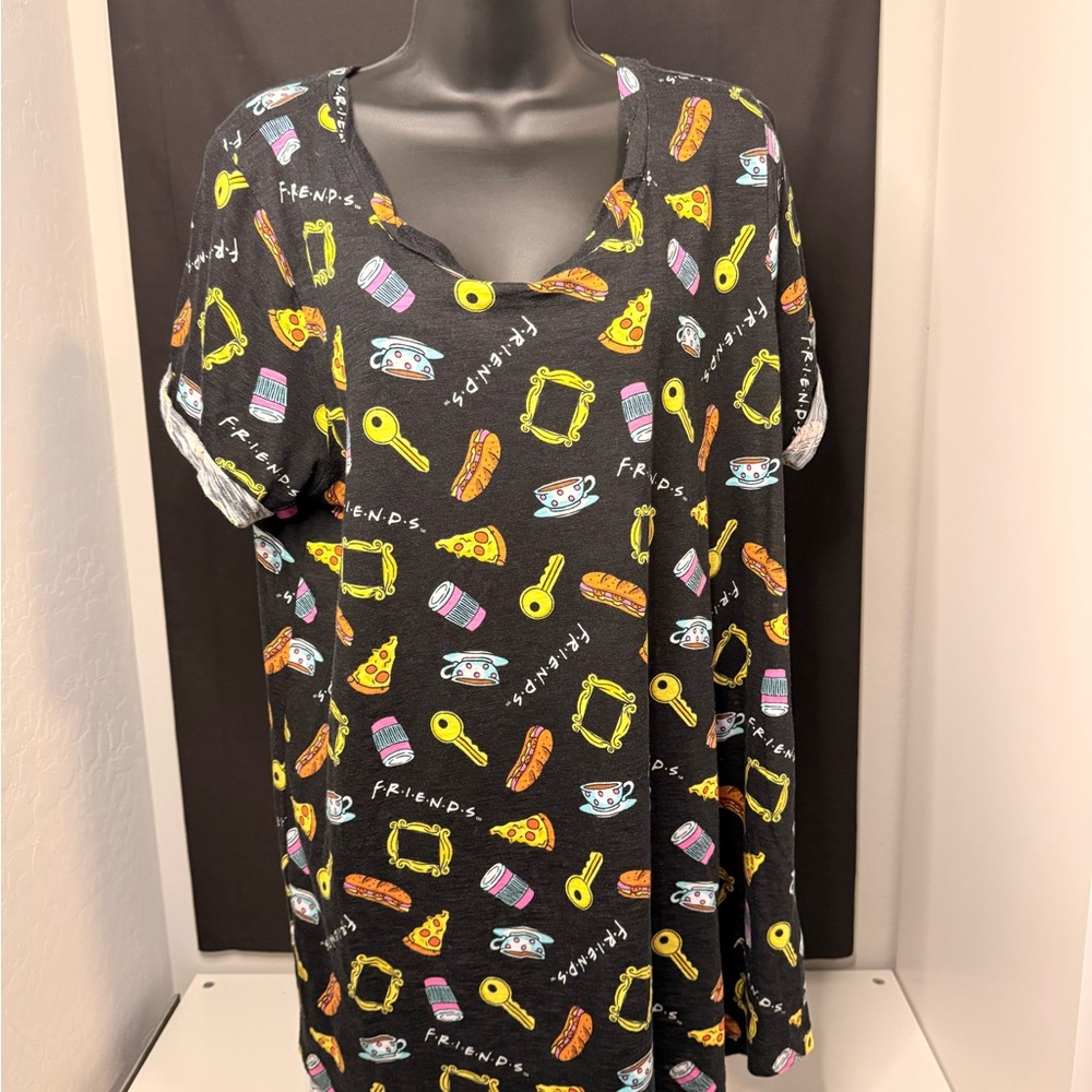 FRIENDS Oversized Graphic Tee